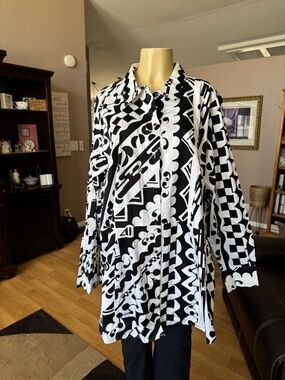 Isabel Toledo bold black & white graphic long sleeve button up tunic-26-NWT